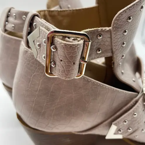 Arider Girl Cream Stud Buckle Crocodile Pointed Toe Block Heels Women's size 8.5