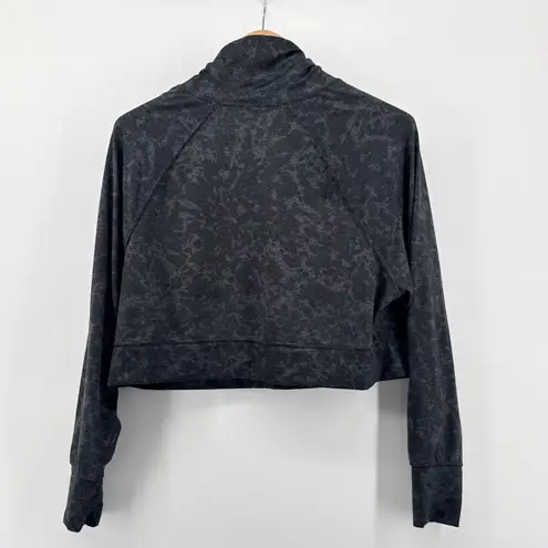 Vuori Halo Essential Funnel Neck Black Camo Pullover Stretch Crop Womens Small