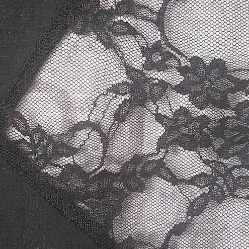 FINAL MARKDOWN Ladies' Aran's Den Partial Lace Overlay Tee medium Black