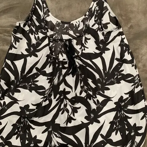 5/48 Black and White floral tank top tie back S