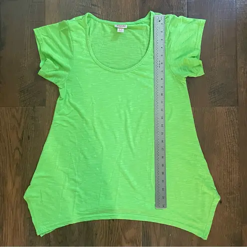 MOSSIMO Kelly green top with shark bite hem, size L Size L
