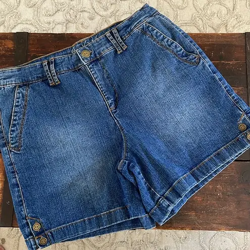 Gloria Vanderbilt  Vintage Denim Chino Short Button Detail  5" Inseam Size 8