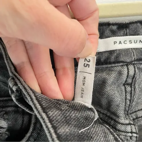 PacSun  size 25 Women's Black Distressed Mom Jeans 100% Cotton see pictures.