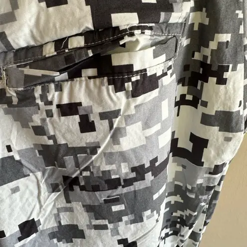 NWT Happily Grey Women's Roblox Camo Cargo Pants Muti