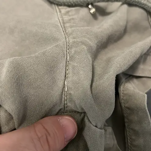 Quince Vintage Wash Tencel Utility Shorts Size Medium Green