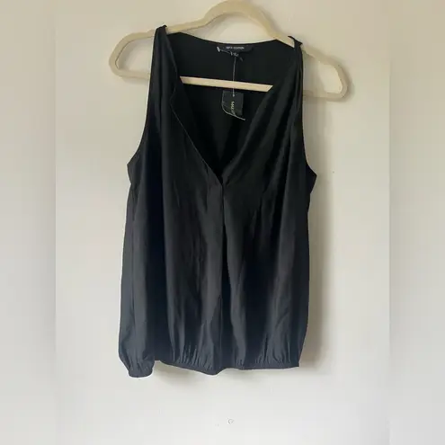Max edition Women’s Black Sleeveless V-Neck Top NWT Size L
