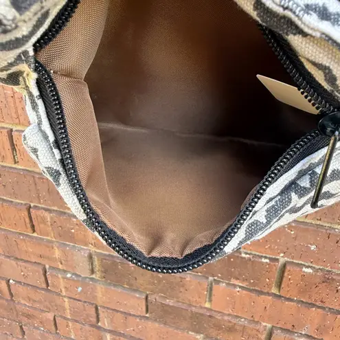 KAVU Keeper Crossbody Bag Purse Canvas Cream Black Zigzag Pattern Brown Lining