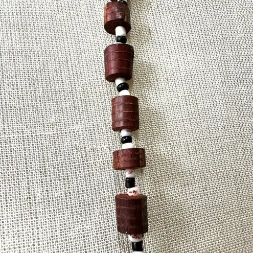 Vintage Hand Carved Wood African animal Safari Necklace Wood and Black and White Brown