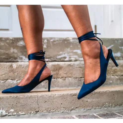 Vaila Shoes Estelle Ankle Wrap Satin Pumps size 9 in Gold Heels Pointed Toe