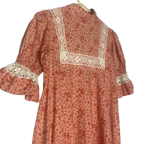 Laura Ashley RARE Early 1970s Maxi Dress |PEACH Floral Lace Yoke High Neck US 12