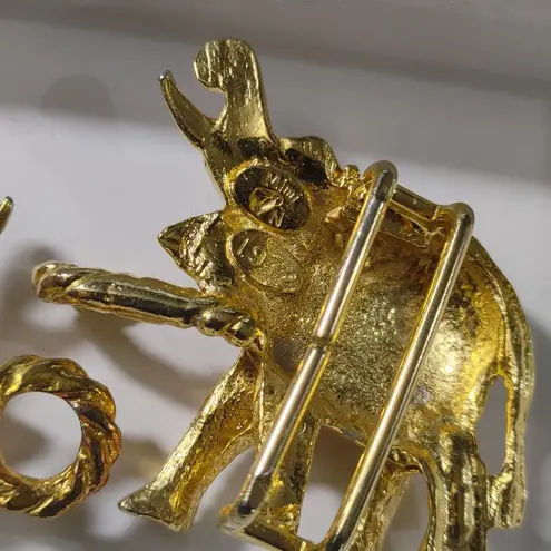 Mimi Di N 1972 Elephants Interlocking Statement Belt Buckles Vintage Gold Tone
