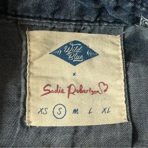 Wild Blue X Sadie Robertson Cropped Button Down Short Steve Shirt Denim Small