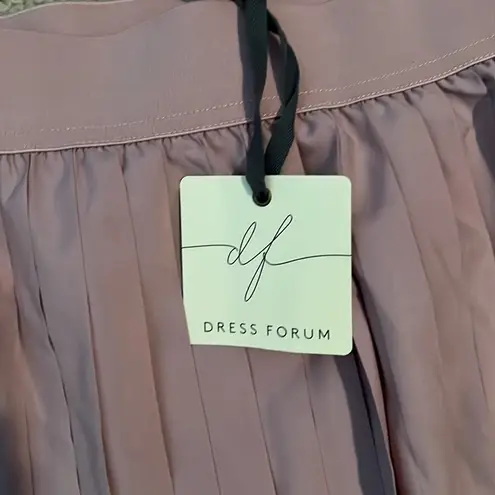 Dress Forum NWT LILAC SKORT SIZE L