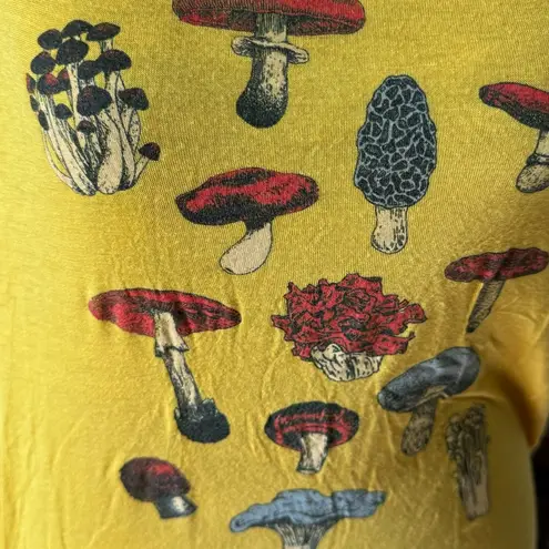 Prince Peter Yellow Mushroom Graphic Tee Size M