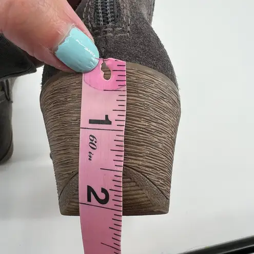 Earth Origins gray Suede Booties Perforated Ruching brandished toe back zip sz 7