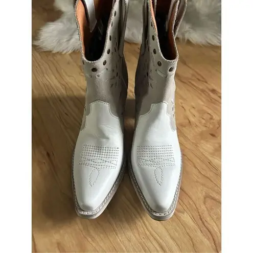 Dingo  white cowboy cowgirl boots size 7 over the ankle booties western - Image 2