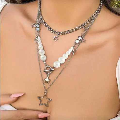 ⭐️⭐️⭐️BOGOHO⭐️⭐️⭐️Silver and Pearl Star Necklace Silver