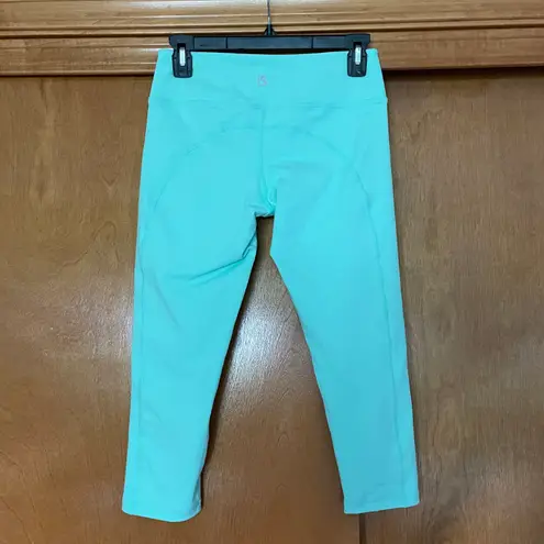 Buffbunny Camilla Cropped Capri Leggings in Mint Size Medium