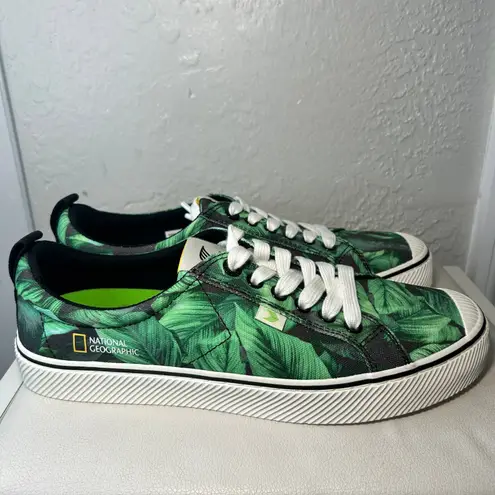 Cariuma National Geographic Green Leaf Print Canvas Sneakers Womens 10.5 Mens 9
