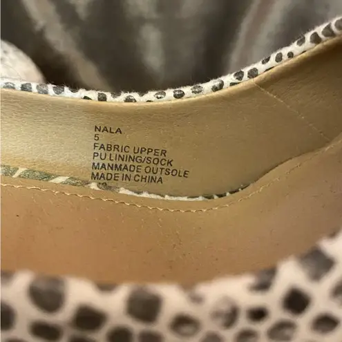 
Steve Madden Nala Iridescent Platform Pump size 5