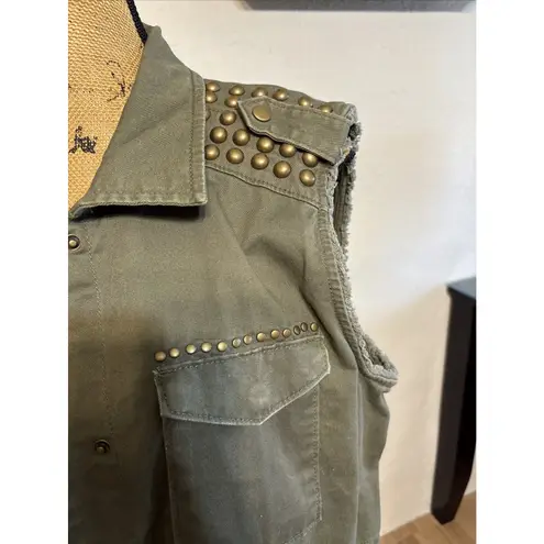 A.n.a women army green vest snap button zip up pockets Studded size L Size L