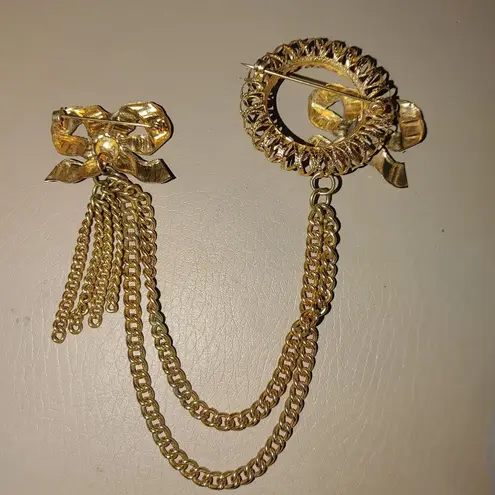 Swag Brooch Yellow Gold Tone Bow Chain Pin Set Ornate Tassel Dangle Detailing