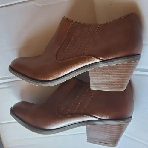 Roebuck & Co. Women 𝅺Freida bootie ankle high brown boots Size 9.5