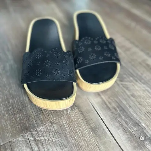 Just Fab Women’s Wavy Eyelet Platform Sandals in Caviar Black Sz 5 1/2