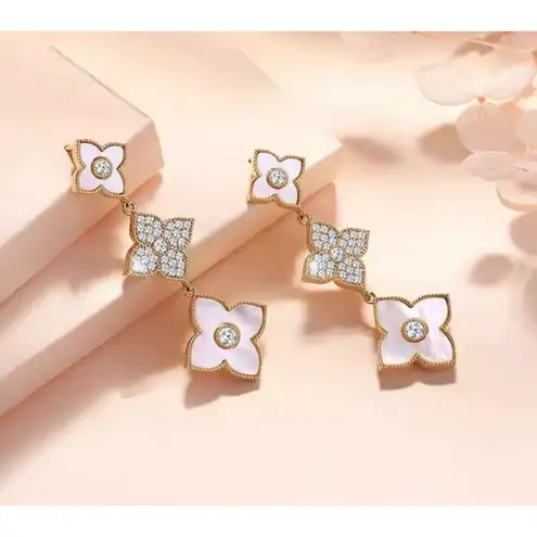 Boutique Beautiful Sparkling Clover Dangle Earrings | Gold Plated 316L