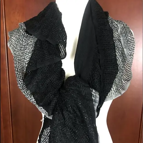 🛍 4/$20 SALE Brazen Black & Gray Ruffle Scarf