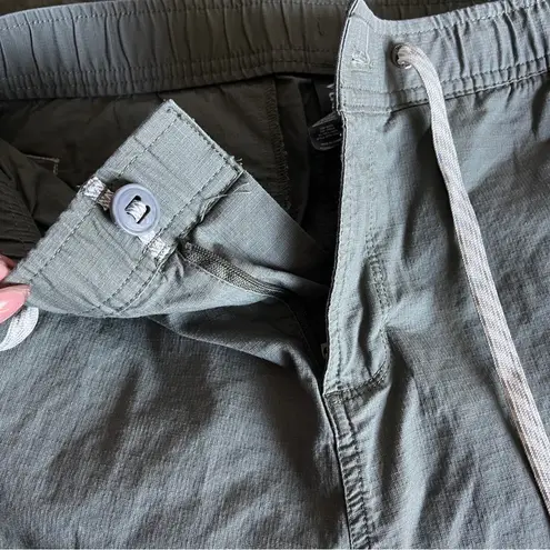 Vuori Women's Ripstop Wide Leg Pants Size Small Army Green