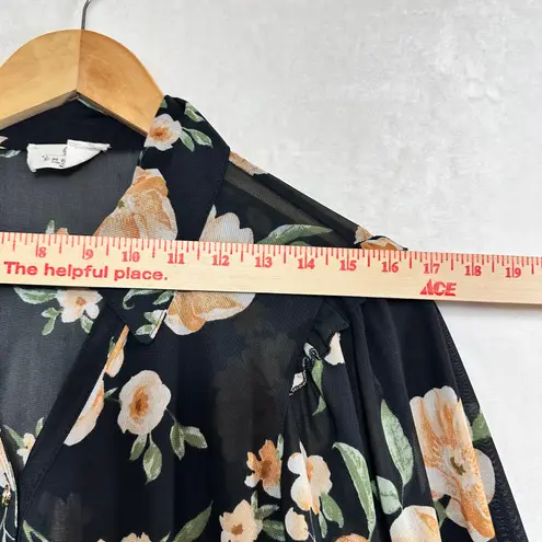 Ember Floral Ruffle Top Long Sleeve Buttoned Women's Medium V