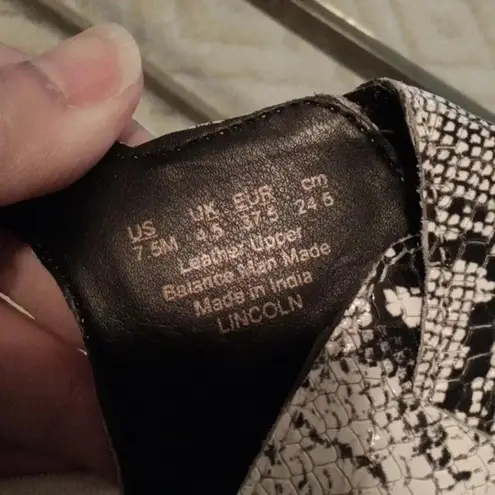 Naturalizer women's Lincoln Sandals croc print size 7.5M women