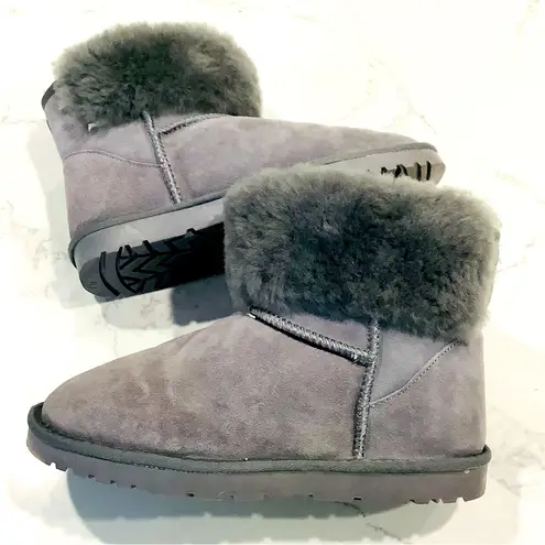 WARM COMFY SHEEPSKIN BOOTIES ⛄️❄️ Gray Size 9