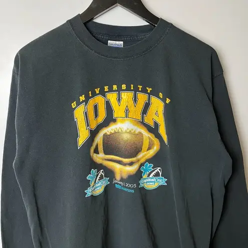 Gildan 2005 University of Iowa T Shirt Vintage Y2K Black Medium M Hawkeyes Graphic Tee