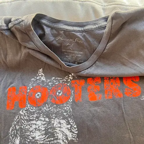 Hooters logo muscle tank top