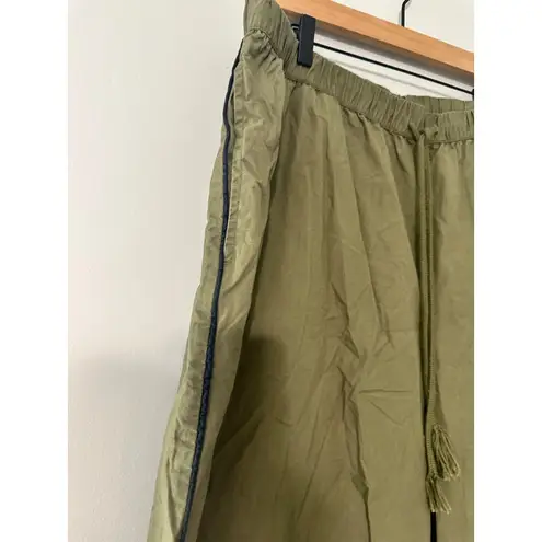 Future Collective Olive Green Cargo Capri Pants Size 2X Elastic Waist Drawstring