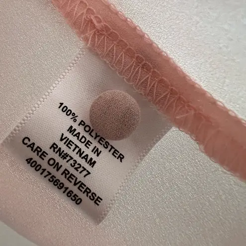 Elle pintuck Ruffle Keyhole Blouse top Pink Sleeveless
Medium womens NEW