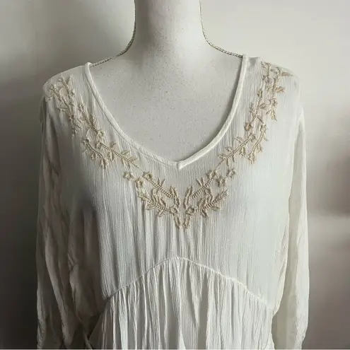 Motherhood Maternity • NWT Ivory Cream Tan Embroidered Blouse