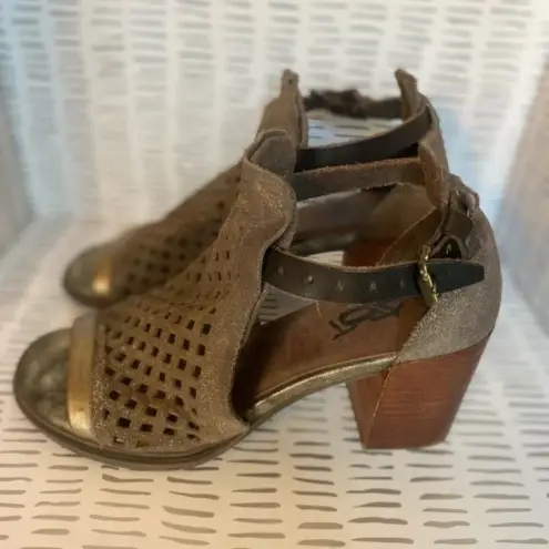 OTBT  Metaphor Metallic‎ Open Toe heels size 7.5