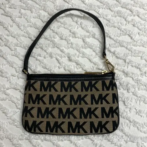 Michael Kors NWOT  Signature Canvas Wristlet/Bag