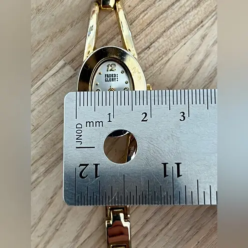 Faded Glory Ladies Watch Vintage Gold Tone Bracelet Silver Dial