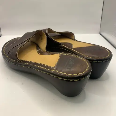 Born concept  BOC Women's Sandals Size 8M Strapped Brown Slip On EUC