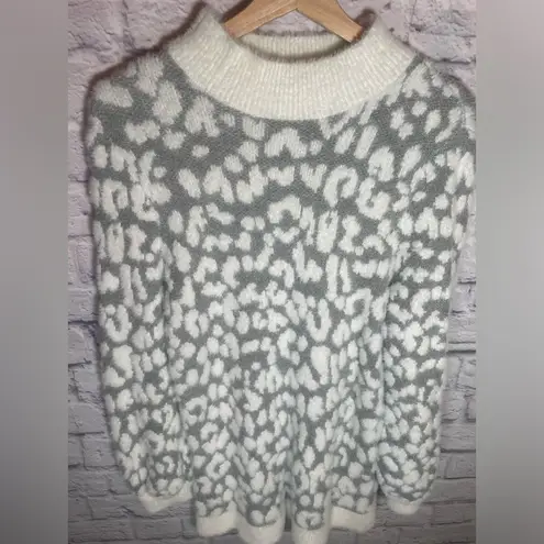 Lands' End  Mock Neck Tunic Sweater Grey & White Cheetah Print size‎ Large