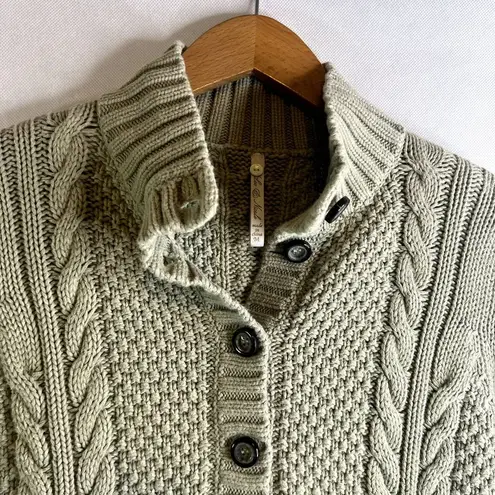 Leo & Nicole  Cable Knit 1/4 Button‎ Sweater Size Medium