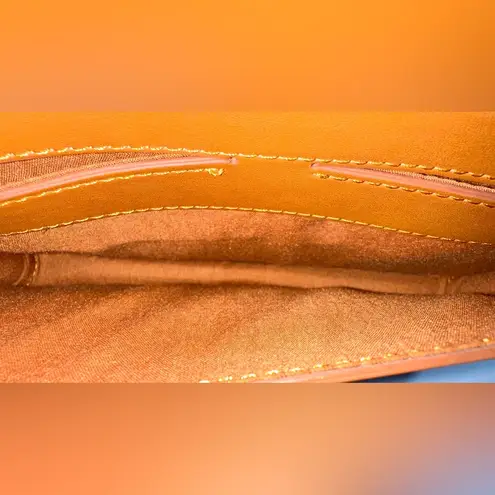 EUC SEVEN HILLS leather purse