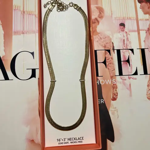 Gold tone House of Harlow chain