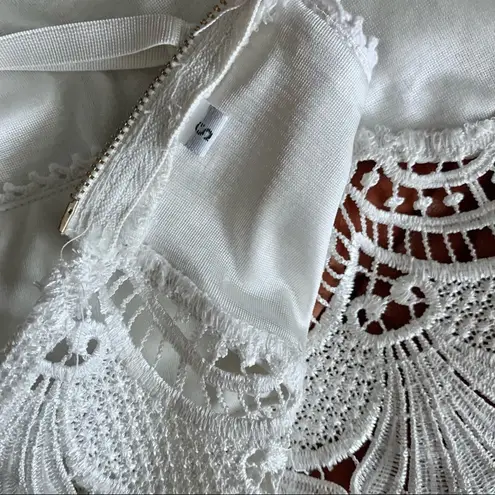 White Cropped Bra Top With Lace Detail