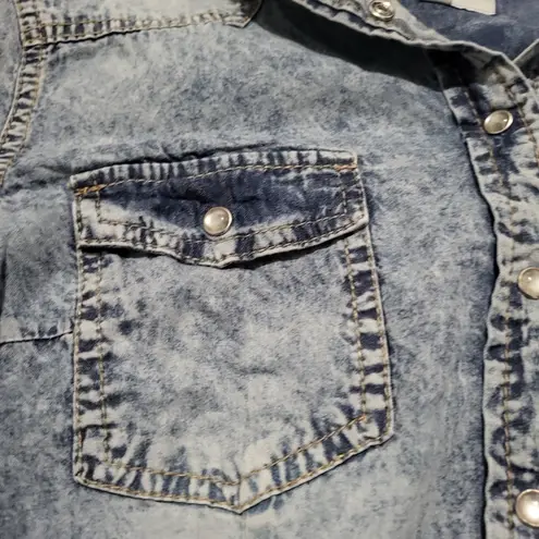 Ymi Y2K Women's acid wash denim button-down shirt pearl snaps blue size large