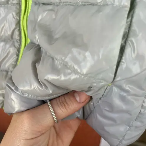 Exertek  Duck Down Puffer Vest Full Zip Outdoor  Active Women's Small Green/Grey - Image 3